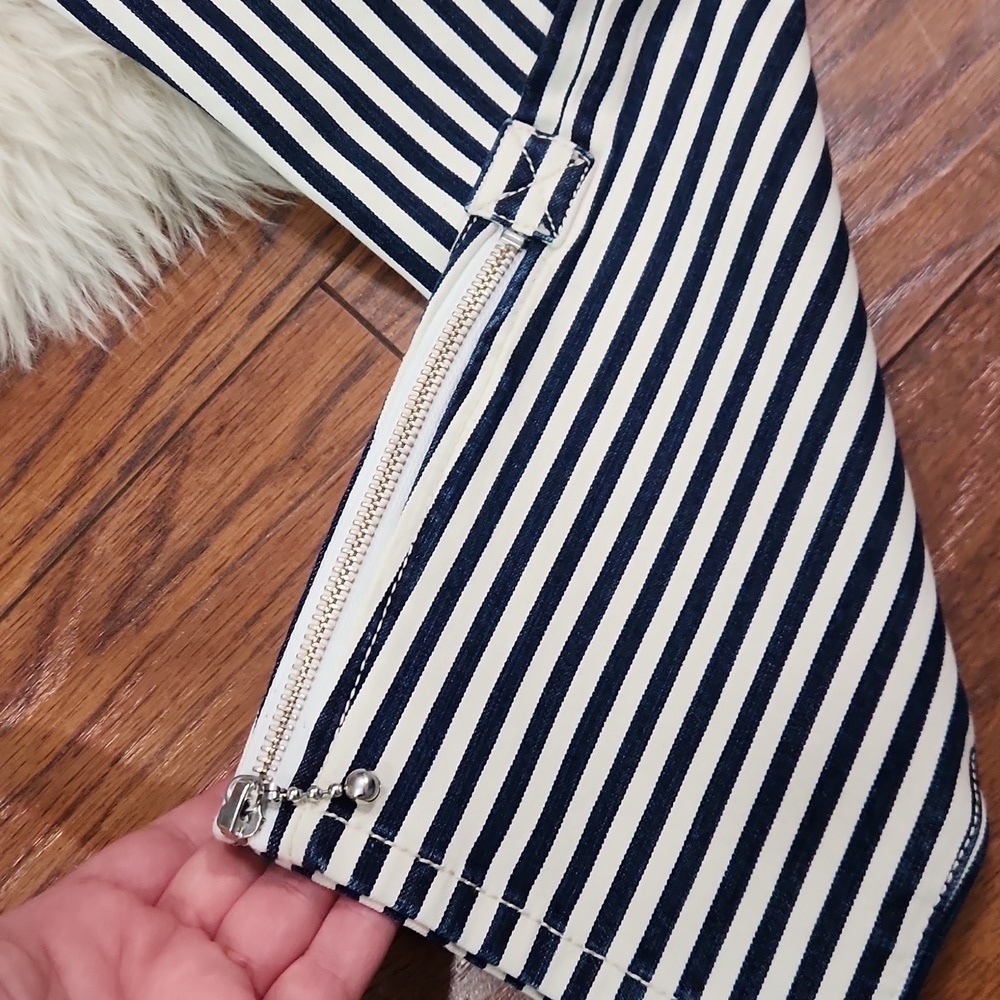 Current/Elliott Cropped Lexton Vertical Striped Crops - Picture 6 of 7
